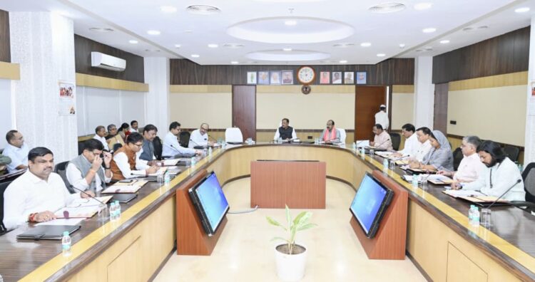 साय कैबिनेट ने तीन पूर्व IPS अधिकारियों के पदावनति आदेश को निरस्त करने सहित लिए कई निर्णय