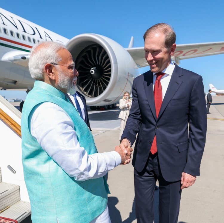 प्रधानमंत्री नरेन्द्र मोदी पहुंचे मास्को: गार्ड ऑफ ऑनर देकर किया गया सम्मानित