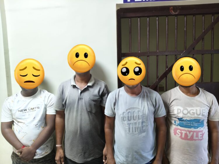 पुलिस अधीक्षक ने आरोपियों की तस्वीरों पर लगाईं ऐसी इमोजी, सोशल मीडिया पर खूब हो रही इसकी चर्चा