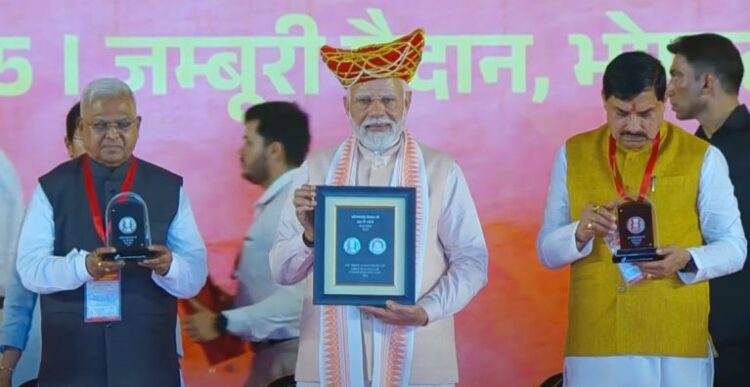 पीएम मोदी ने अहिल्याबाई होल्कर की जयंती पर जारी किया 300 रुपये का विशेष सिक्का