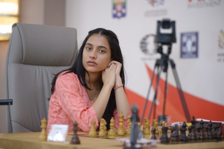 महिला चेस वर्ल्ड चैंपियन 2025 में 19 वर्षीय दिव्या देशमुख ने रचा इतिहास, पीएम मोदी ने दी बधाई