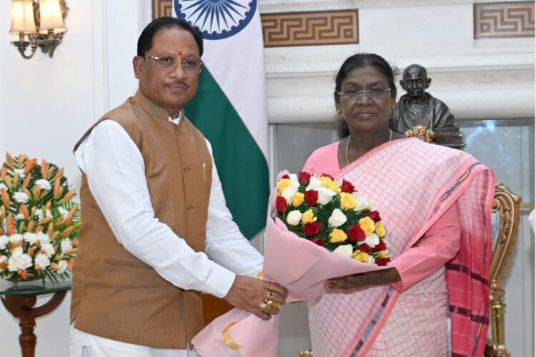 मुख्यमंत्री विष्णुदेव साय ने नई दिल्ली में राष्ट्रपति द्रौपदी मुर्मू से की सौजन्य भेंट