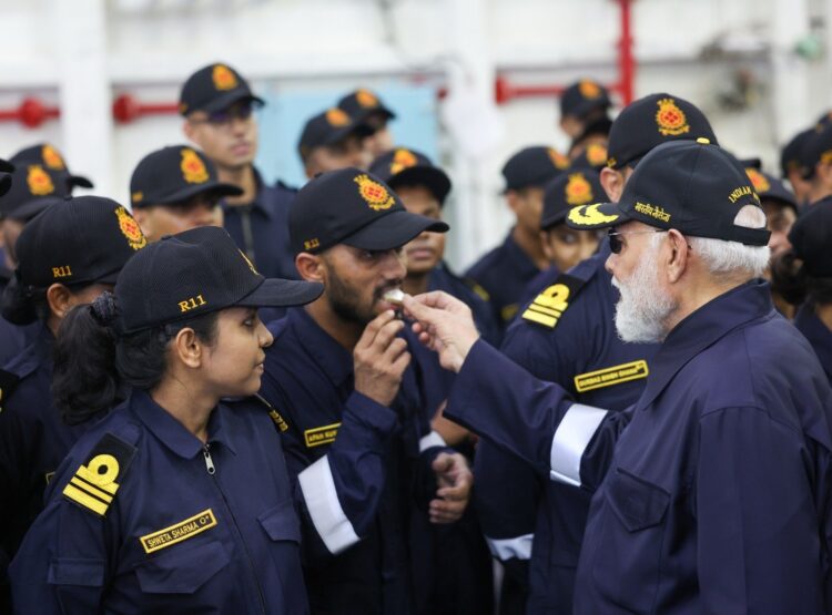 पीएम मोदी ने आईएनएस विक्रांत पर नौसेना के जवानों के बीच दीपावली मनाते हुए कहा- भारत अब नक्सल आतंक से लगभग मुक्ति के कगार पर