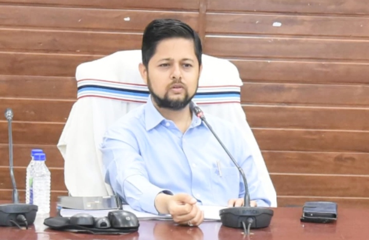 माननीय उच्च न्यायालय के लंबित प्रकरणों में समय पर जवाबदावा प्रस्तुत करें अधिकारी- कलेक्टर अभिजीत सिंह