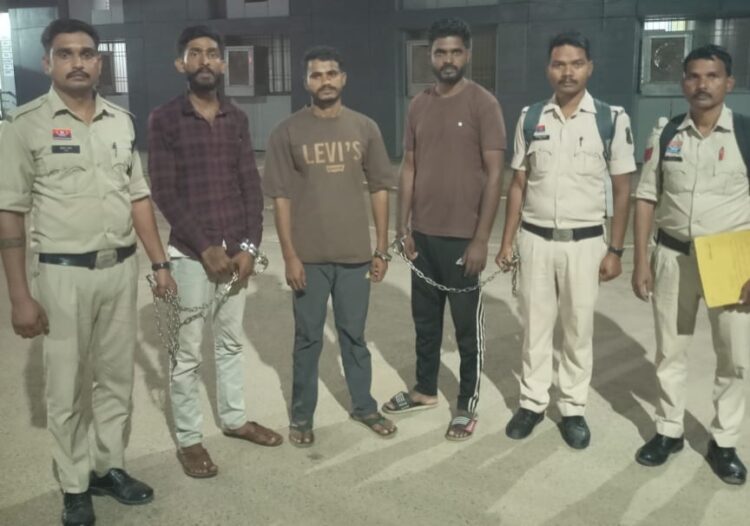 शिक्षक को धमकाकर 10 हजार रुपये की मांग करने एवं सोशल मीडिया पर वीडियो वायरल करने वाले 3 आरोपी गिरफ्तार