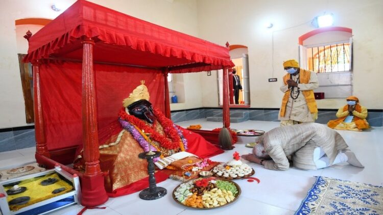जेशोरेश्वरी मंदिर से देवी काली मां का मुकुट चोरी, प्रधानमंत्री नरेंद्र मोदी ने किया था गिफ्ट