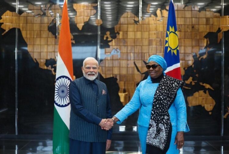 पीएम मोदी ने स्टेट हाउस में नामीबिया के राष्ट्रपति नेटुम्बो नंदी-नदैतवाह से की मुलाकात