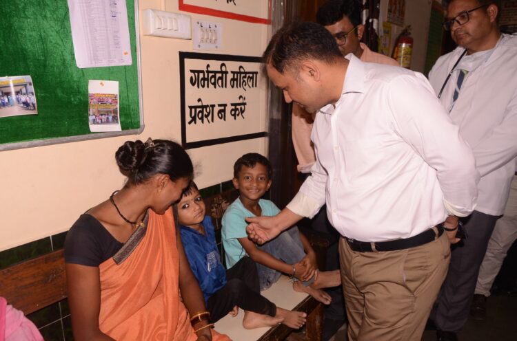 जब अस्पताल में कलेक्टर डाॅ. गौरव सिंह से नन्हे गौरव की हुई मुलाकात…जानिए फिर क्या हुई बात?