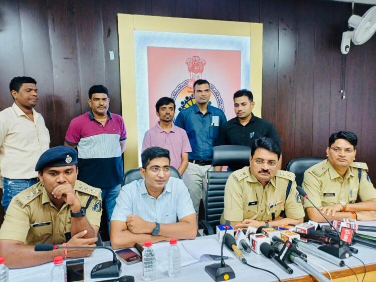 शादी कराने का झांसा देकर मल्टीनेशनल कंपनी के साॅफ्टवेयर इंजिनियर से 1.39 करोड़ रुपए की ठगी करने वाला शातिर ठग गिरफ्तार