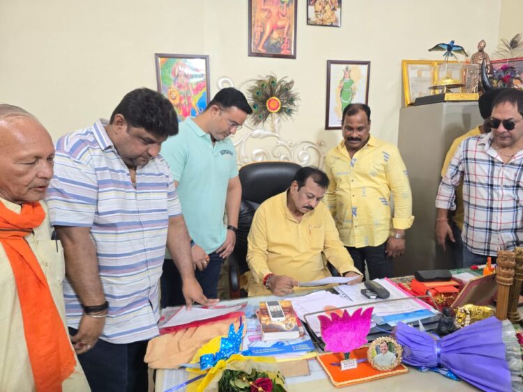 भिलाई ट्रक ट्रेलर ट्रांसपोर्ट्स एसोसिएशन के पदाधिकारियों ने सांसद से की सौजन्य मुलाकात