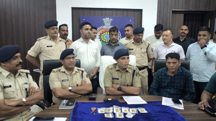 SP जितेंद्र शुक्ला ने 50 लाख रुपए के चोरी हुए गोल्ड का किया खुलासा, दो परिचित ने रेकी कर स्कूटी सहित पार किया था गोल्ड