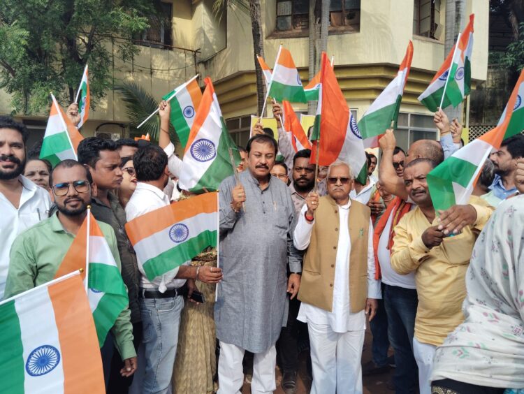 हर घर तिरंगा अभियान को सफल बनाने तिरंगा रैली में शामिल हुए सांसद और विधायक