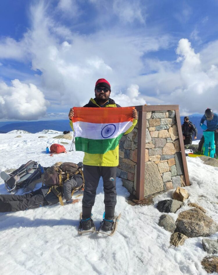 छत्तीसगढ़ के पर्वतारोही ने ऑस्ट्रेलिया की सबसे ऊंची चोटी माउंट कोज़िअस्को पर फहराया तिरंगा