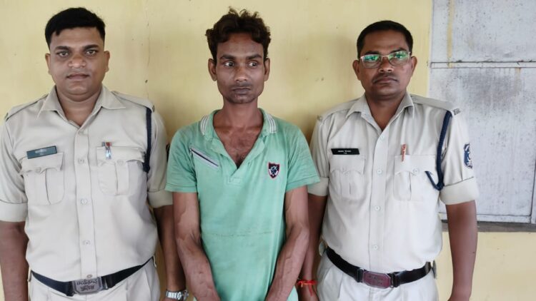 अपनी ही मासूम बच्ची को लकड़ी के बत्ता से मारकर हत्या करने वाले निर्दयी आरोपी पिता गिरफ्तार