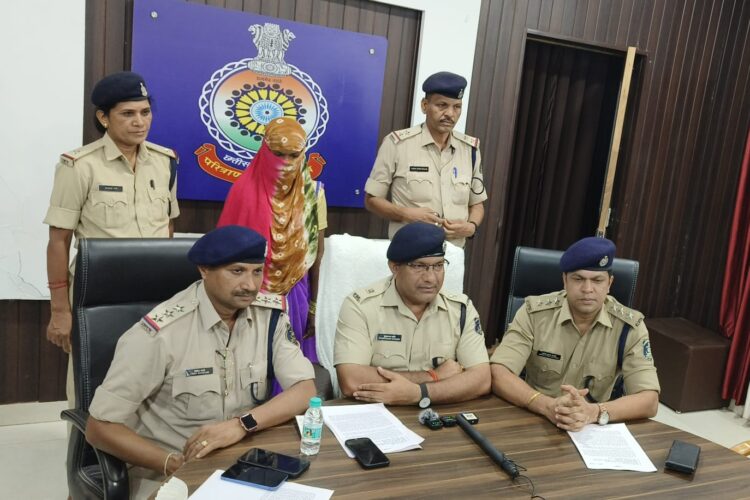 ASP सुखनंदन राठौर ने अंधेकत्ल किया खुलासा: मृतक के साथ पिछले एक माह से लीव-ईन में रह रही महिला ही निकली कातिल, शराब पीकर मारपीट करना और वीडियो पति को भेजने की धमकी देना बना हत्या का कारण