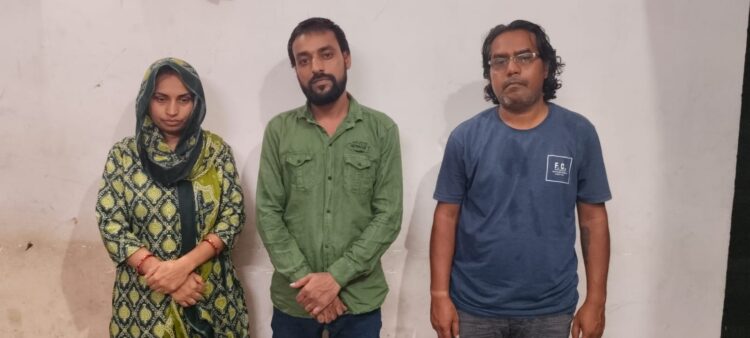अलग- अलग विभाग में नौकरी लगाने का झांसा देकर करोड़ो रूपये ठगी करने वाले शिक्षा विभाग का बर्खास्त कर्मी एवं 01 महिला सहित कुल 03 आरोपी गिरफ्तार