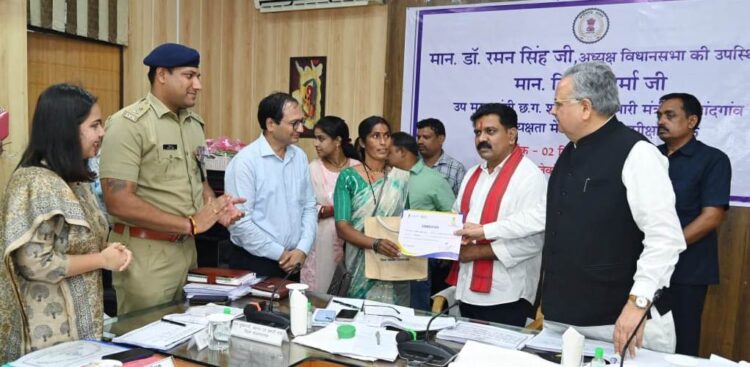 विधानसभा अध्यक्ष एवं उप मुख्यमंत्री ने लखपति दीदीयों को लखपति प्रमाण पत्र प्रदाय कर किया सम्मानित
