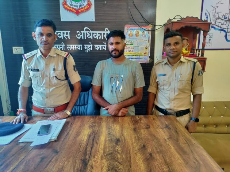 स्विफ्ट कार किराये पर लेकर उसका फर्जी दस्तावेज तैयार कर अन्य को बिक्री कर धोखाधड़ी करने वाला फरार आरोपी गिरफ्तार