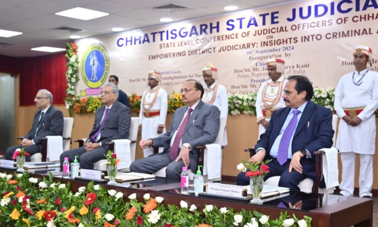 उच्चतम न्यायालय के तीन न्यायाधिपतियों की उपस्थिति में छत्तीसगढ उच्च न्यायालय में राज्य स्तरीय कान्फ्रेंस का हुआ आयोजन