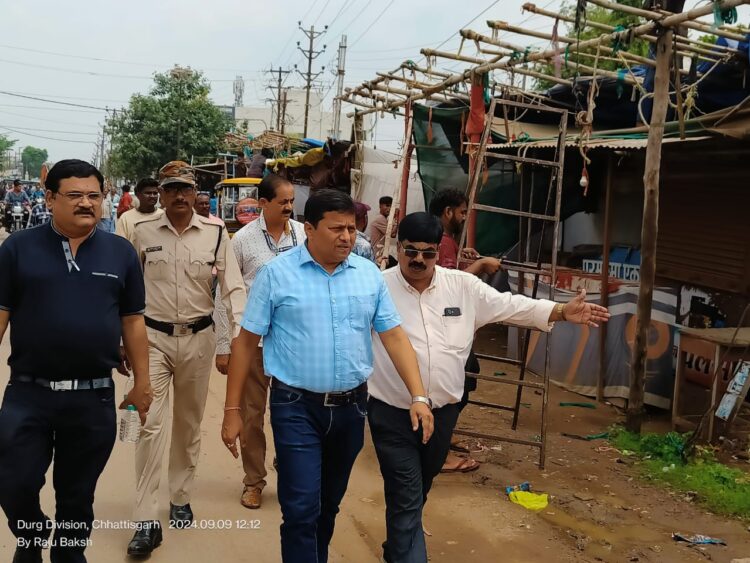 भारी विरोध के बीच 42 अवैध अतिक्रमण पर चला निगम का बुलडोजर, आयुक्त एवं एसडीएम स्वयं उपस्थित रहकर हटवाया अतिक्रमण