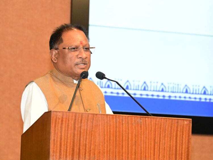 अधिकारी स्वयं को जनता का सेवक मानते हुए पूरे समर्पण, मेहनत और ईमानदारी से अपने कर्तव्यों का करें निर्वहन: मुख्यमंत्री विष्णु देव साय