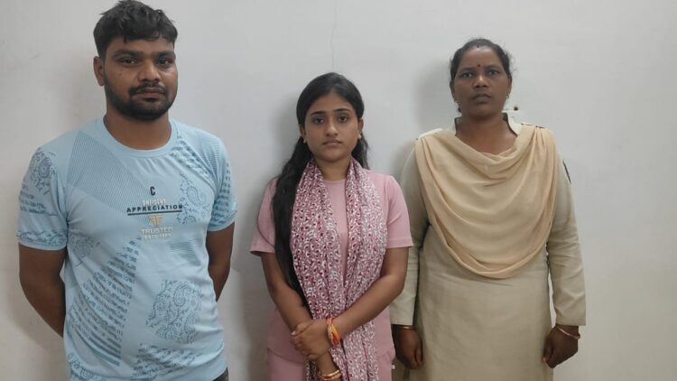 दुकानों में फोन पे स्केनर से रूपये भुगतान करने का झांसा देकर ठगी करने वाले दंपत्ति गिरफ्तार