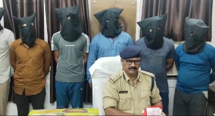फर्जी इंनकम टैक्स ऑफिसर एवं सायबर अधिकारी बनकर लूटपाट कर अपहरण करने वाले 07 आरोपी गिरफ्तार