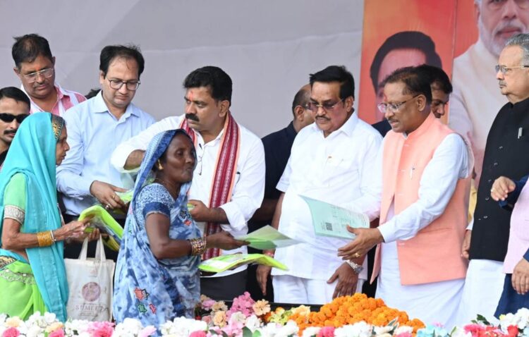 मुख्यमंत्री एवं केन्द्रीय जल शक्ति मंत्री ग्राम बरगा में आयोजित स्वच्छता ही सेवा कार्यक्रम में हुए शामिल