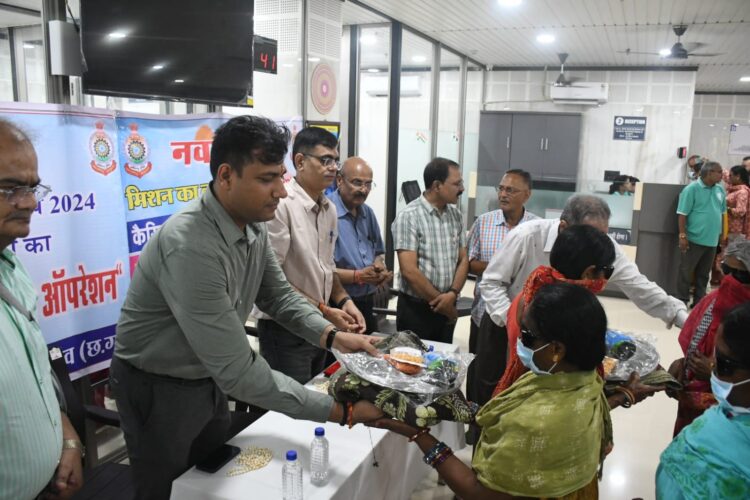 राजनांदगांव पुलिस ने घोर नक्सली प्रभावित गांव में शिविर आयोजित कर 19 ग्रामीणों का कराया मोतियाबिंद का सफल ऑपरेशन