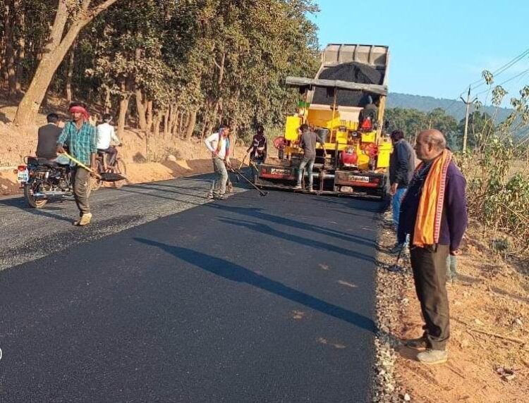 जशपुर के विकास को मिल रही नई उड़ान, छः महीनों में लोक निर्माण विभाग के 113.19 करोड़ रुपयों की 43 सड़क निर्माण कार्यों की मिली स्वीकृति