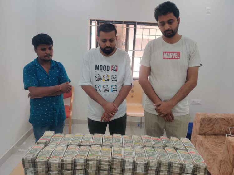 नगद 2 करोड़ 27 लाख 50 हजार रू.जप्त: वाहन चेकिंग के दौरान 03 व्यक्ति कार में मिले, आयकर विभाग को दी गई सूचना
