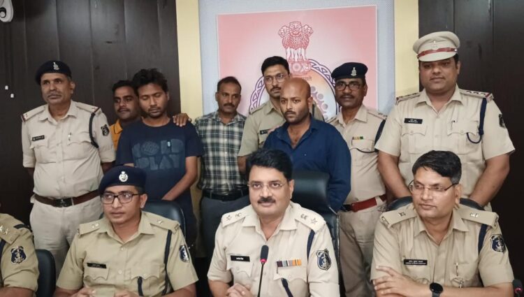 20 लाख रुपए के नशीली दवाइयां सहित 42 लाख रुपए का मशरूका जप्त, SP रजनेश सिंह ने किया खुलासा