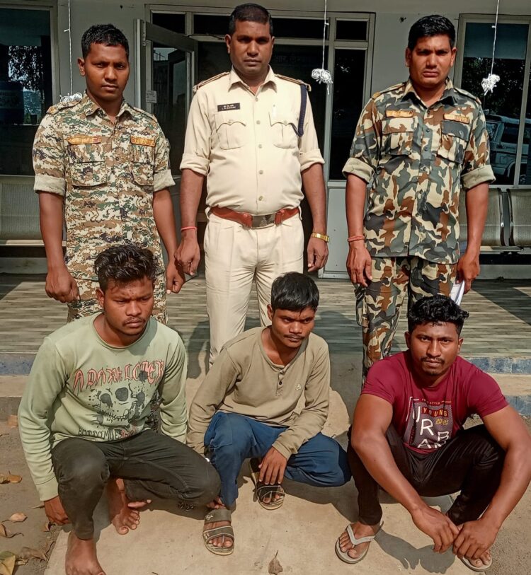 पिकनिक मना रही युवती से सब्जी मांगने के बहाने आए तीन युवकों ने की छेड़खानी, तीनो आरोपी गिरफ्तार