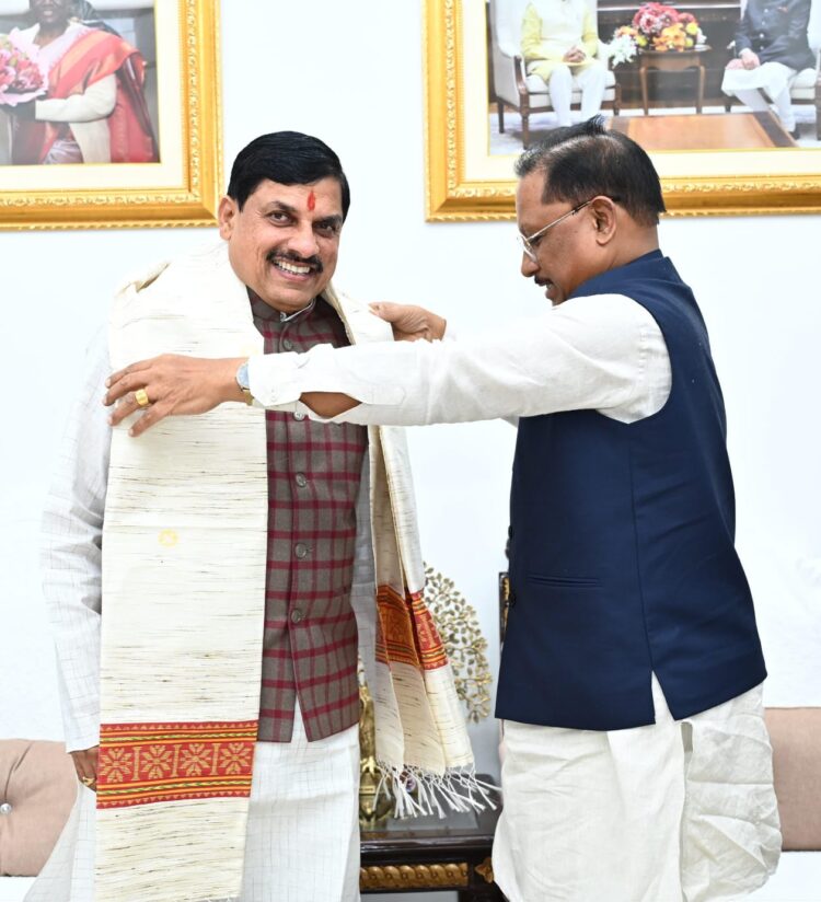 मुख्यमंत्री विष्णु देव साय ने मध्यप्रदेश के मुख्यमंत्री डॉ. मोहन यादव का अपने निवास में किया आत्मीय स्वागत