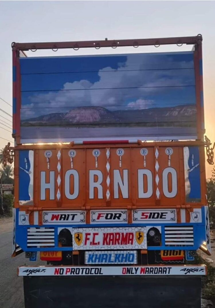 ट्रक पर बना विश्व के सबसे बड़े शिवलिंग मधेश्वर पर्वत का अद्भुत चित्र, 40 गांव से दिखाई देता है यह विशाल पर्वत