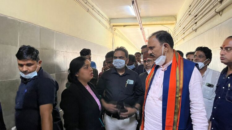 अम्बेडकर अस्पताल के न्यू ट्रामा विभाग में आग लगने की घटना में मरीज एवं डॉक्टर सुरक्षित, स्वास्थ्य मंत्री ने किया मौके का निरीक्षण