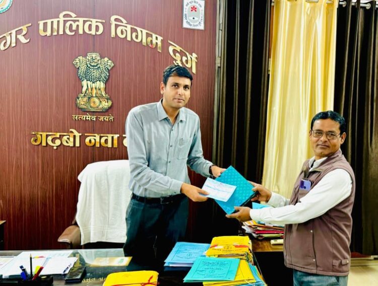 आयुक्त सुमित अग्रवाल के अपील का हुआ असर, 32 साल पुराने बकायादार ने निगम आकर जमा किया संपत्ति कर
