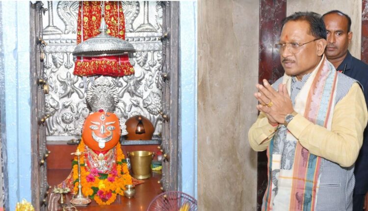 मुख्यमंत्री ने माँ चन्द्रहासिनी की पूजा-अर्चना कर प्रदेशवासियों के सुख-समृद्धि और खुशहाली की कामना की