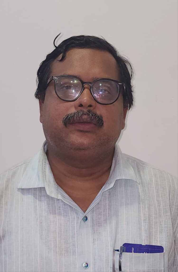 नागपुर-कोलकाता इंडिगो फ्लाइट की रायपुर में हुई इमरजेंसी लैंडिंग, बम की अफवाह फैलाने वाला पैसेंजर गिरफ्तार
