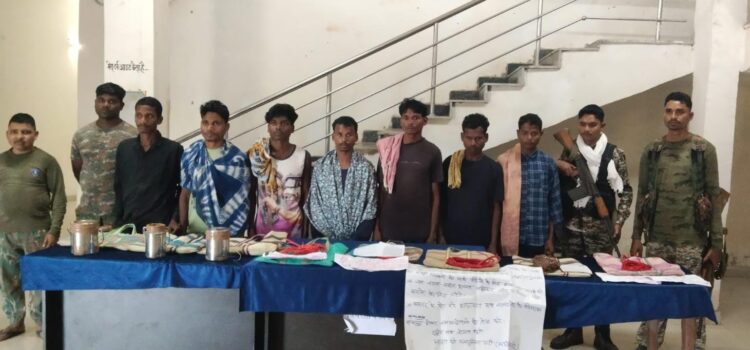माओवादी संगठन के प्रचार प्रसार की सामग्री एवं विस्फोटक सामग्री के साथ 08 माओवादी गिरफ्तार