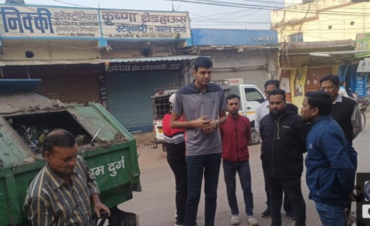 आयुक्त सुमित अग्रवाल ने एसएलआरएम सेंटर का किया निरीक्षण, कचरों के निष्पादन प्रक्रिया में तेजी लाने दिए निर्देश
