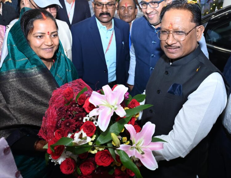 कैबिनेट मंत्री लक्ष्मी रजवाड़े ने नवीन शासकीय आवास में किया गृह प्रवेश, मुख्यमंत्री विष्णुदेव साय ने दी बधाई एवं शुभकामनाएं