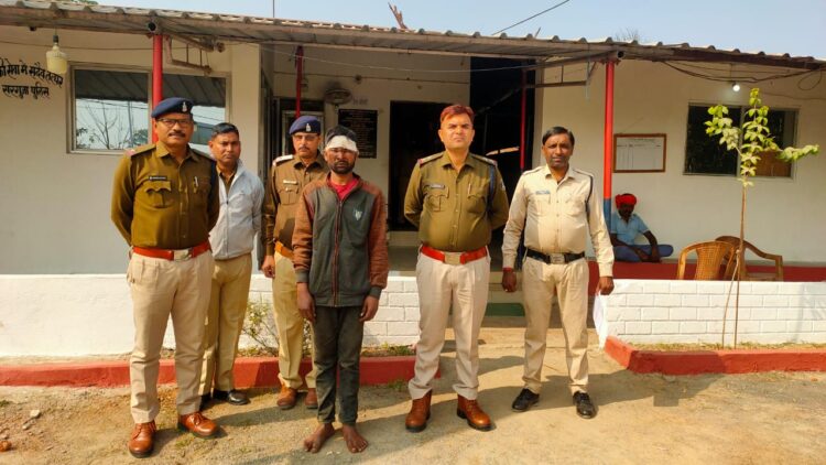 मां-भाई पर एसिड फेकना वाला आरोपी गिरफ्तार, धान बेचने एवं घर मे अलग करने की बात कों लेकर हुआ था विवाद