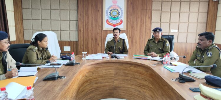 SSP प्रशांत ठाकुर ने ली क्राईम मीटिंग, कहा- जांच-विवेचना में नहीं चलेगी लापरवाही, प्रभारियों को लगाई कड़ी फटकार