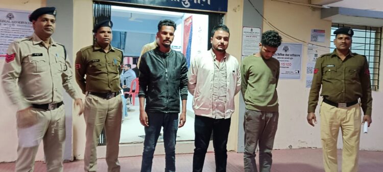 महिन्द्रा THAR गाड़ी में आग लगाने वाले आरोपी गिरफ्तार, पुराना रंजिश बना घटना का कारण
