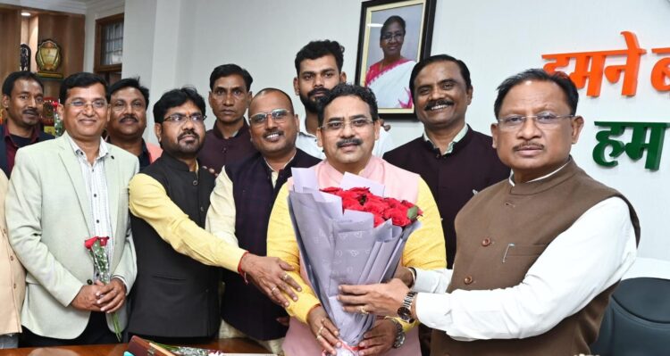 मुख्यमंत्री से छत्तीसगढ़ प्रदेश शौंडिक समाज के प्रतिनिधि मंडल ने भेंटकर सामाजिक सम्मेलन में मुख्य अतिथि के रूप में शामिल होने के लिए किया आमंत्रित