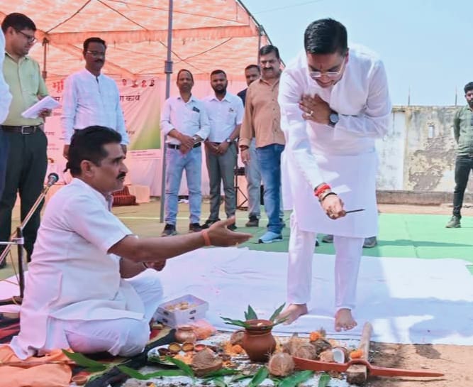 विधायक रिकेश सेन ने ई-सिटी बस टर्मिनल निर्माण कार्य का किया भूमिपूजन, 4 करोड़ की लागत से बन रहा चार्जिंग डिपो