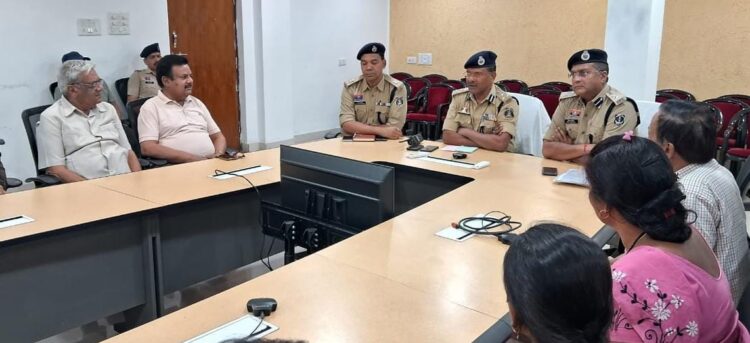 क्रिश्चियन समुदाय के पदाधिकारियों एवं जनप्रतिनिधियों के साथ शांति समिति की बैठक आयोजित की गई