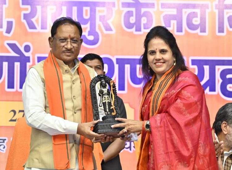 नगर निगम रायपुर के नव निर्वाचित महापौर एवं पार्षदों का शपथ ग्रहण सम्पन्न, सीएम ने कहा- सुव्यवस्थित एवं समृद्ध शहर बनाने की दिशा में दृढ़ संकल्प के साथ करें कार्य