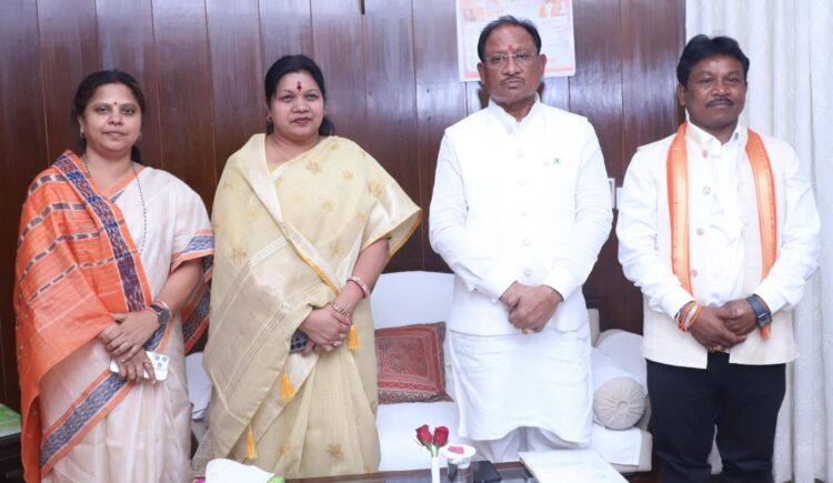 मुख्यमंत्री विष्णुदेव साय से राज्य के तीन सांसदों ने दिल्ली में की सौजन्य भेंट